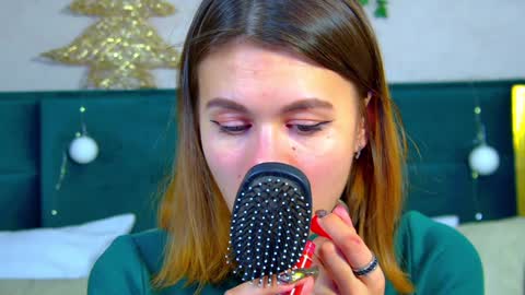 Snapshot of pollylanders chatting on December 26, 3:38 am Polly online show from December 26, 3:38 am