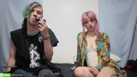 Snapshot of polyhouseofgays chatting on September 20, 4:13 am Cheshire Bee online show from September 20, 4:13 am