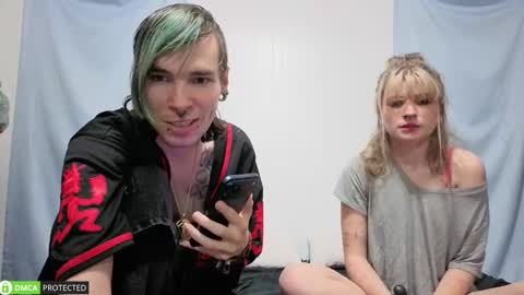 Snapshot of polyhouseofgays chatting on September 23, 2:47 am Cheshire Bee online show from September 23, 2:47 am