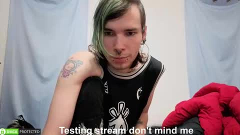 Snapshot of polyhouseofgays chatting on September 26, 2:15 am Cheshire Bee online show from September 26, 2:15 am