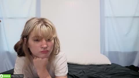 Snapshot of polyhouseofgays chatting on September 26, 6:45 pm Cheshire Bee online show from September 26, 6:45 pm