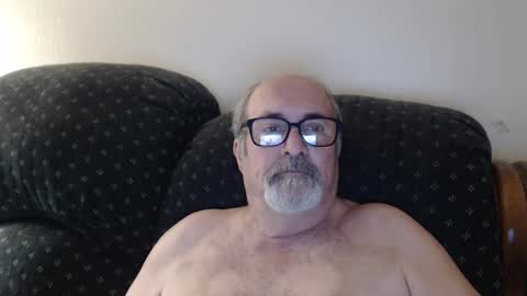 Snapshot of poppi_4u chatting on February 17, 4:53 am poppi_4u online show from February 17, 4:53 am