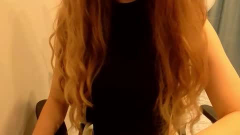 Snapshot of poppybloopy chatting on October 4, 6:39 pm April online show from October 4, 6:39 pm