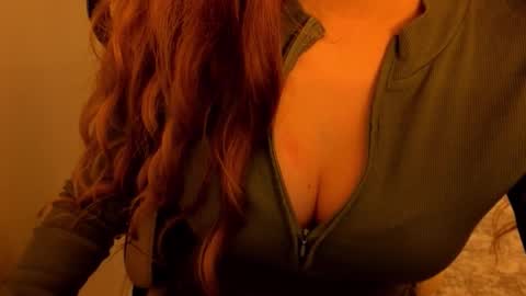 Snapshot of poppybloopy chatting on November 23, 6:08 pm April online show from November 23, 6:08 pm