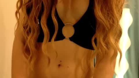 Snapshot of poppybloopy chatting on November 25, 6:41 pm April online show from November 25, 6:41 pm