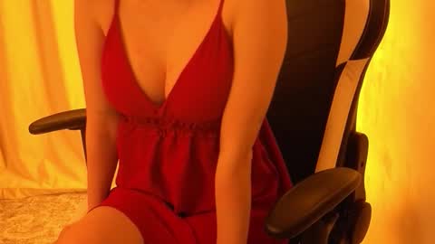Snapshot of poppybloopy chatting on January 18, 6:12 pm April online show from January 18, 6:12 pm