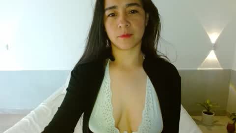 porcelainlux online show from November 19, 3:50 am