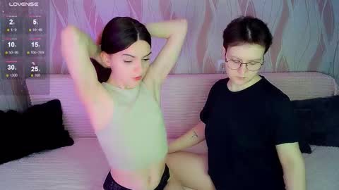 Ana and Tati online show from December 16, 9:20 pm