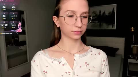 Elizabeth online show from September 25, 7:06 pm