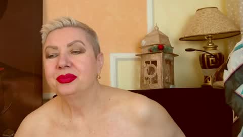 Snapshot of posh_lady chatting on May 1, 9:41 pm LADY POSH online show from May 1, 9:41 pm
