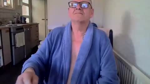 poshman65 online show from April 7, 10:15 am