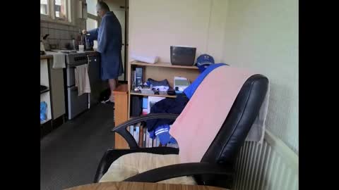 Snapshot of poshman65 chatting on May 4, 10:11 am poshman65 online show from May 4, 10:11 am