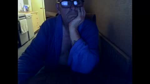 Snapshot of poshman65 chatting on May 9, 10:37 pm poshman65 online show from May 9, 10:37 pm