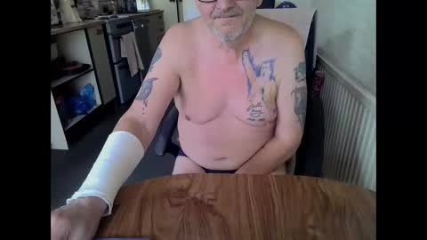 Snapshot of poshman65 chatting on May 29, 8:56 am poshman65 online show from May 29, 8:56 am