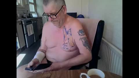 Snapshot of poshman65 chatting on May 30, 7:05 am poshman65 online show from May 30, 7:05 am