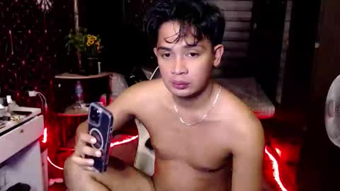 VEeeAsian online show from February 9, 5:39 pm