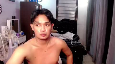VEeeAsian online show from June 26, 5:06 pm
