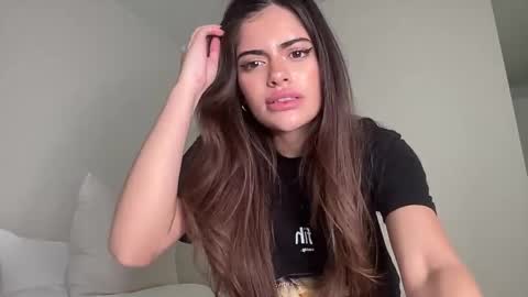 Snapshot of poutyselena chatting on April 7, 9:59 pm Selena online show from April 7, 9:59 pm
