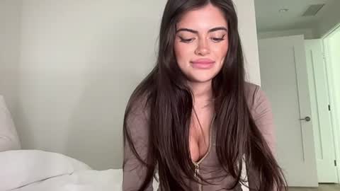 Snapshot of poutyselena chatting on June 28, 10:05 pm Selena online show from June 28, 10:05 pm