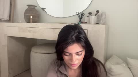 Snapshot of poutyselena chatting on July 9, 2:48 am Selena online show from July 9, 2:48 am