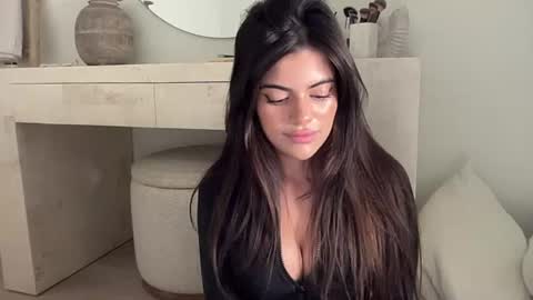 Snapshot of poutyselena chatting on July 22, 12:35 am Selena online show from July 22, 12:35 am
