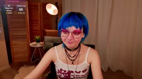 Snapshot of powderofgun chatting on May 21, 8:16 pm powderofgun online show from May 21, 8:16 pm