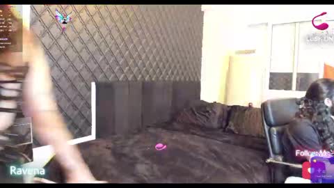 Snapshot of powercouplemix chatting on December 22, 12:28 am Ravena Rozz online show from December 22, 12:28 am