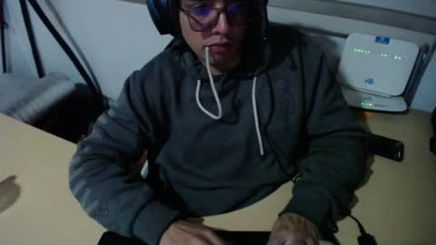 powerfulzeus2 online show from October 25, 1:57 am