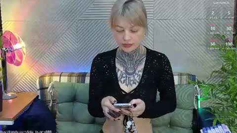 Snapshot of powerrr_ chatting on June 17, 4:37 am Lola online show from June 17, 4:37 am