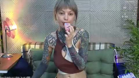 Snapshot of powerrr_ chatting on June 23, 5:49 am Lola online show from June 23, 5:49 am