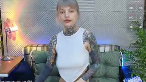 Snapshot of powerrr_ chatting on June 26, 5:34 am Lola online show from June 26, 5:34 am