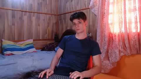 Snapshot of powertwinky chatting on December 8, 9:30 pm chris independent online show from December 8, 9:30 pm