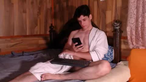 Snapshot of powertwinky chatting on December 17, 10:32 pm chris independent online show from December 17, 10:32 pm