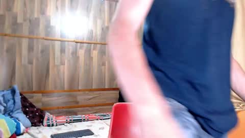 Snapshot of powertwinky chatting on October 4, 5:16 am chris independent online show from October 4, 5:16 am