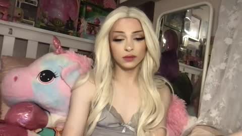 cat valentine online show from April 20, 4:10 pm