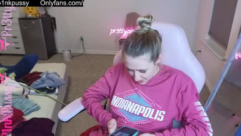 Snapshot of pr3ttyp1nkpussy chatting on January 15, 2:06 am Evangeline Eva Darling online show from January 15, 2:06 am