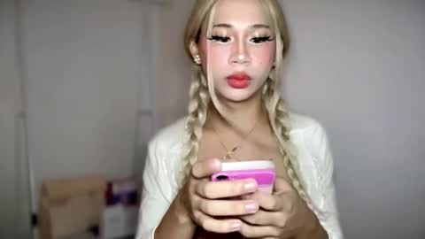 GODDESS PRECIOUS online show from April 17, 1:30 am