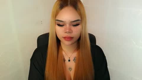 Snapshot of preciousangel69xxx chatting on December 3, 2:52 am MAXXINE online show from December 3, 2:52 am