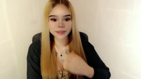 Snapshot of preciousangel69xxx chatting on December 14, 2:50 am MAXXINE online show from December 14, 2:50 am