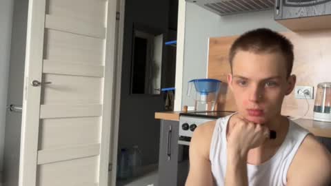 Snapshot of pretty6ix chatting on July 5, 8:10 am pretty online show from July 5, 8:10 am