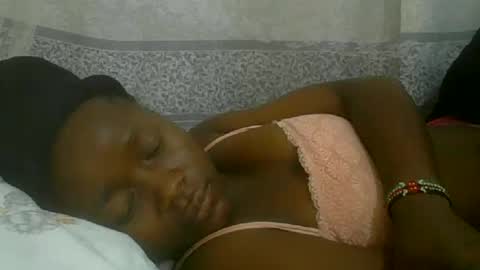 Snapshot of pretty_abella chatting on October 10, 4:44 am abella online show from October 10, 4:44 am