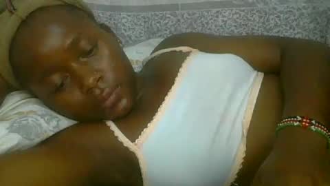 Snapshot of pretty_abella chatting on October 14, 7:14 pm abella online show from October 14, 7:14 pm