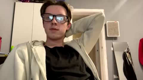 Pretty boy online show from January 11, 2:00 pm