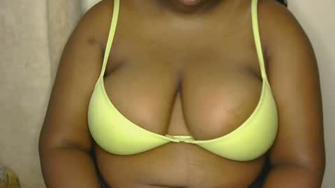 Snapshot of pretty_bums chatting on July 23, 1:20 pm chichi online show from July 23, 1:20 pm