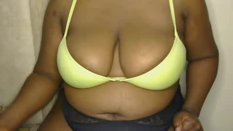 Snapshot of pretty_bums chatting on July 24, 1:25 am chichi online show from July 24, 1:25 am