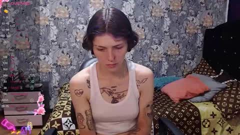 Snapshot of pretty_cristal22 chatting on April 25, 12:19 pm pretty_cristal22 online show from April 25, 12:19 pm