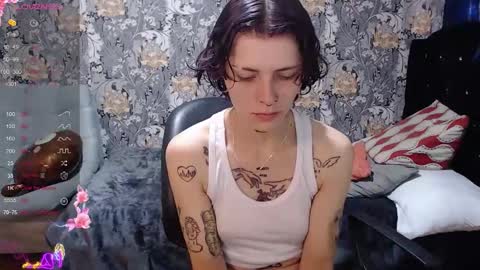 Snapshot of pretty_cristal22 chatting on May 17, 1:07 pm pretty_cristal22 online show from May 17, 1:07 pm
