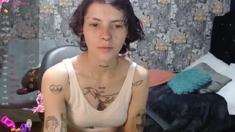 Snapshot of pretty_cristal22 chatting on May 21, 12:12 pm pretty_cristal22 online show from May 21, 12:12 pm