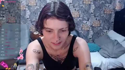 Snapshot of pretty_cristal22 chatting on June 15, 3:36 pm pretty_cristal22 online show from June 15, 3:36 pm