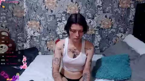Snapshot of pretty_cristal22 chatting on June 18, 12:20 pm pretty_cristal22 online show from June 18, 12:20 pm